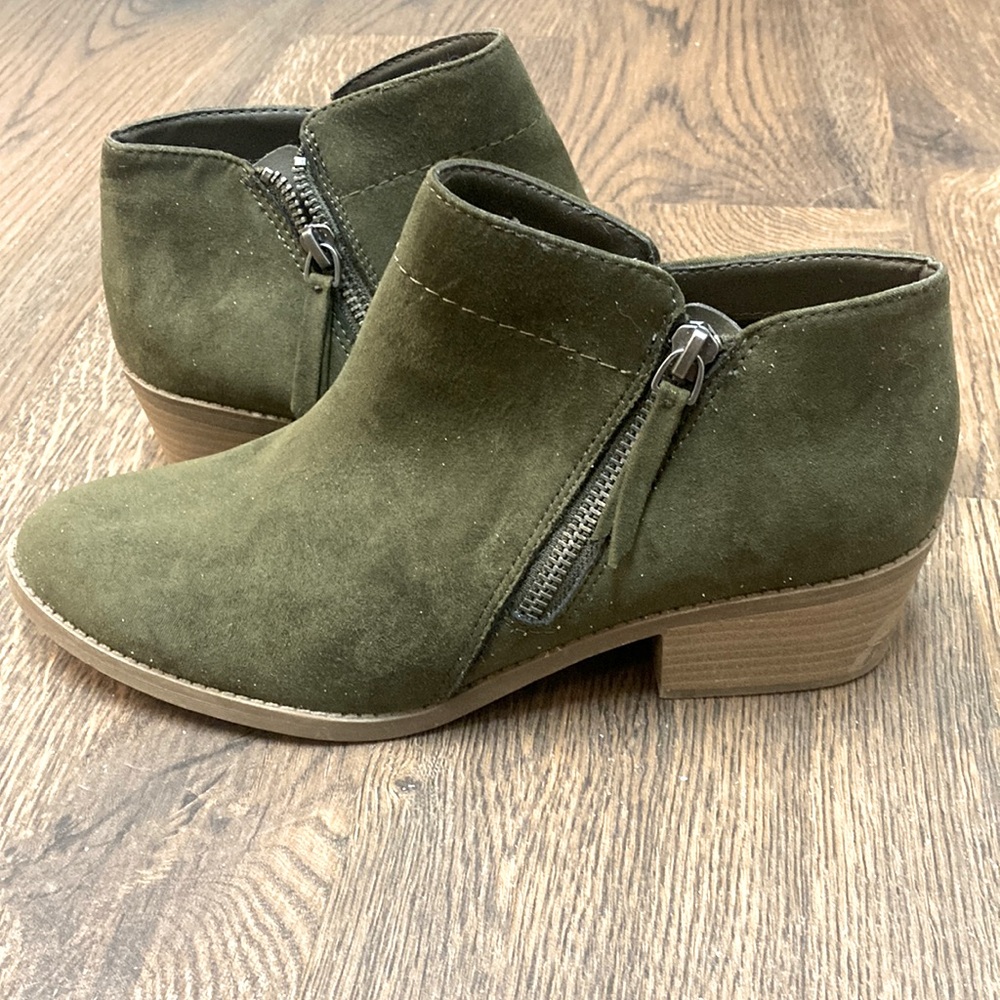 New Time and Tru Olive Green Booties    Size 8.5